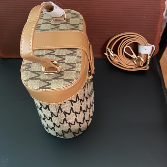 M mini bag w/ crossbody strap TAN - Picture 4 of 11